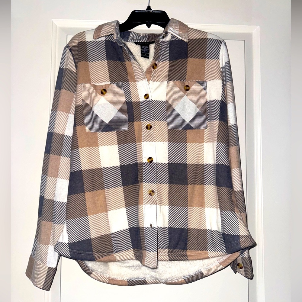 Robert Louis Women’s Button Up Sweater
Size: S